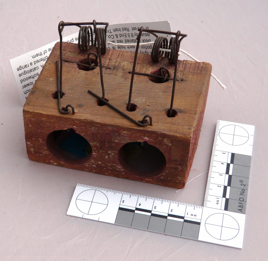 Vintage Traps | Choker Mouse Trap - 2 holeVintage Traps