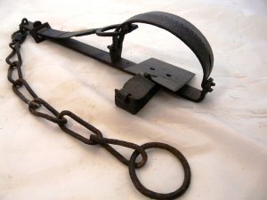 SOLD 4.5" Round Gin Trap (7158)